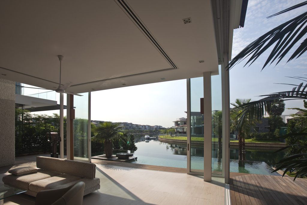 Wallflower Sun Cap House 08