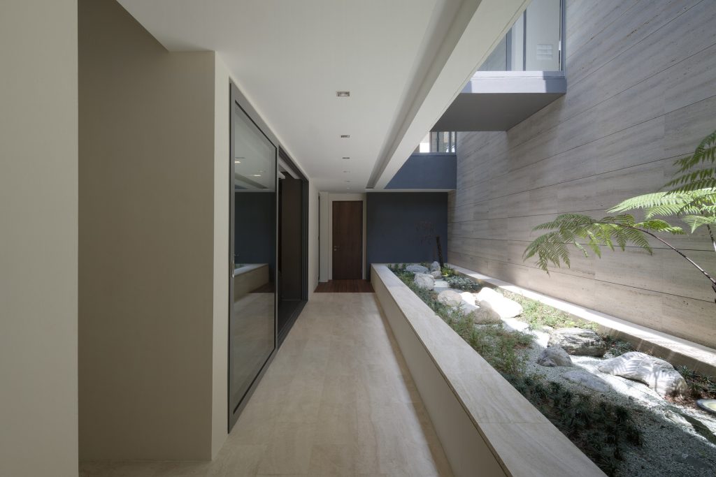 Wallflower Travertine Dream House 12