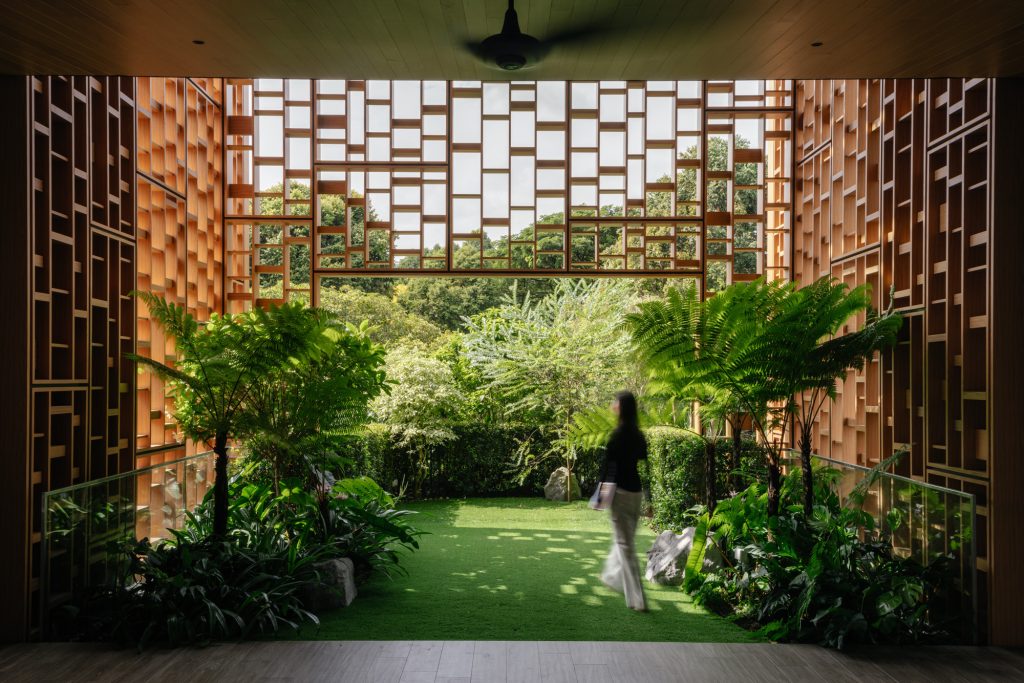 Beyond the Lattice House (14)