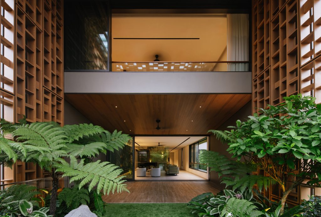 Beyond the Lattice House (16)